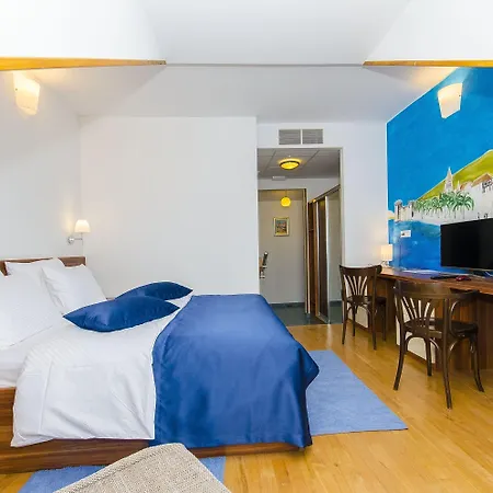 Oda ve Kahvaltı Palma 4*
